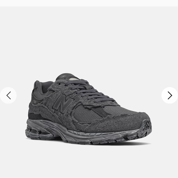 New Balance Unisex Charcoal Grey Textured 2002R Sneaker - Picture 2 of 11